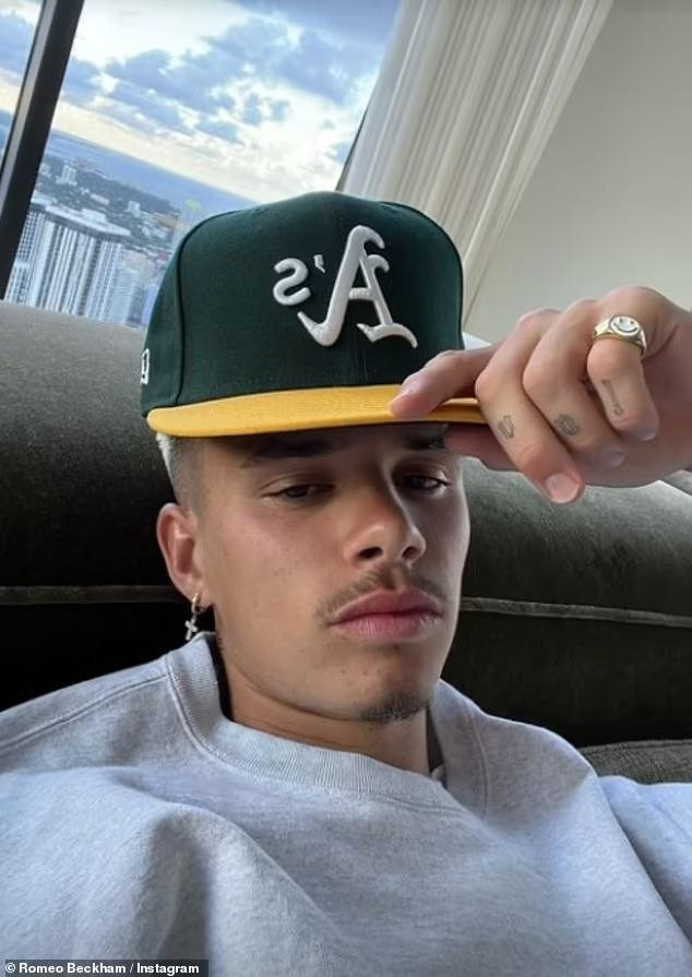 Romeo được cho là người trung gian hòa giải cho mâu thuẫn giữa Victoria - Brooklyn - Nicola. Romeo được cho là người trung gian hòa giải cho mâu thuẫn giữa Victoria - Brooklyn - Nicola.