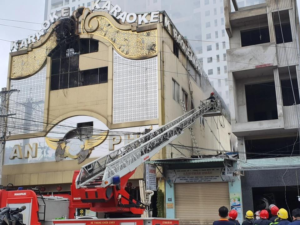 Tỉnh cũng chỉ đạo tập trung điều tra, làm rõ nguyên nhân vụ cháy xảy ra tại quán karaoke An Phú gây hậu quả đặc biệt nghiêm trọng. Nếu có sai phạm về công tác PCCC, lãnh đạo tỉnh yêu cầu xử lý thật nghiêm.