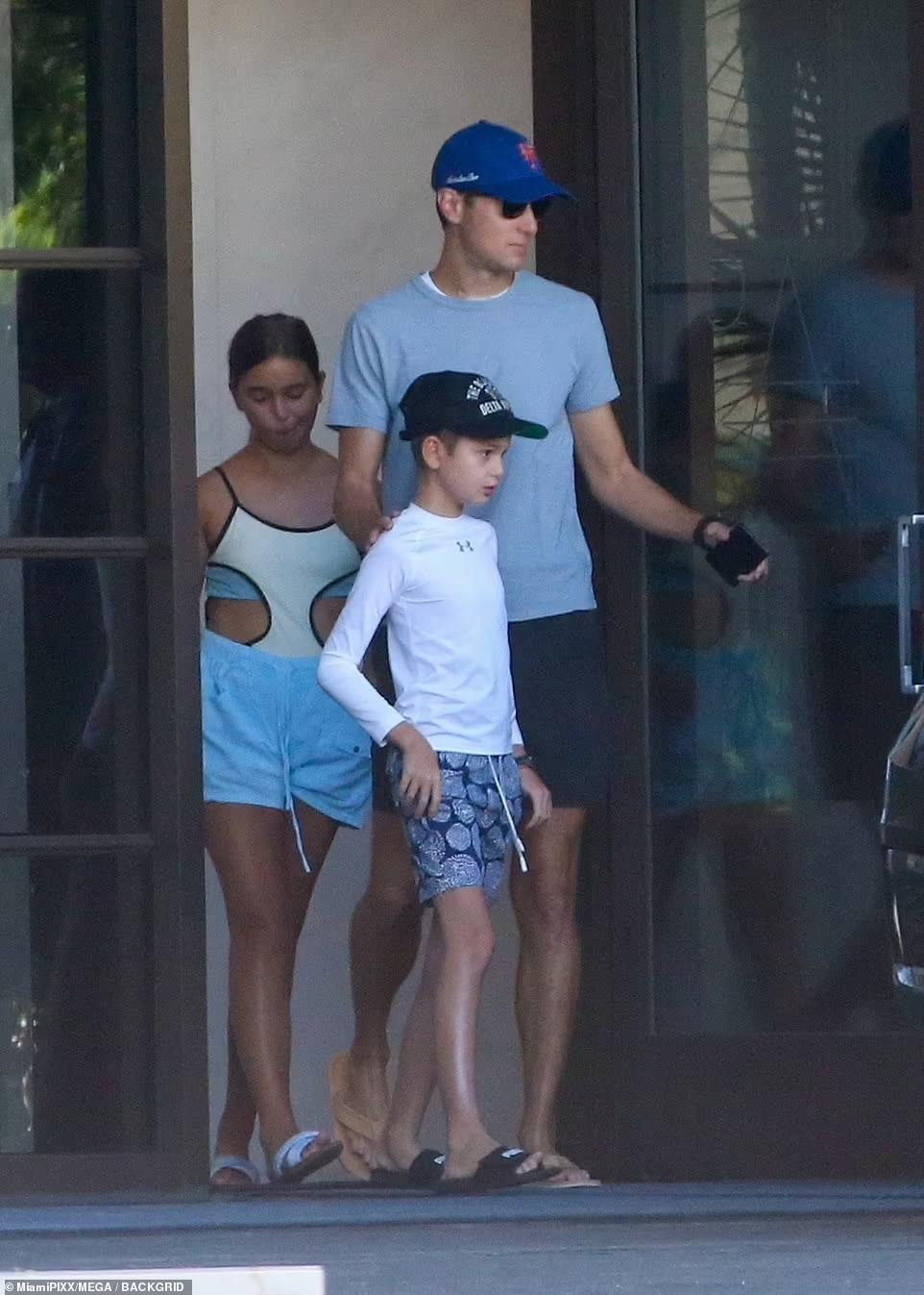 Theo Daily Mail, nhà đầu tư bất động sản đang trong thời gian hồi phục sau ca phẫu thuật thứ hai vì bệnh ung thư tuyến giáp.