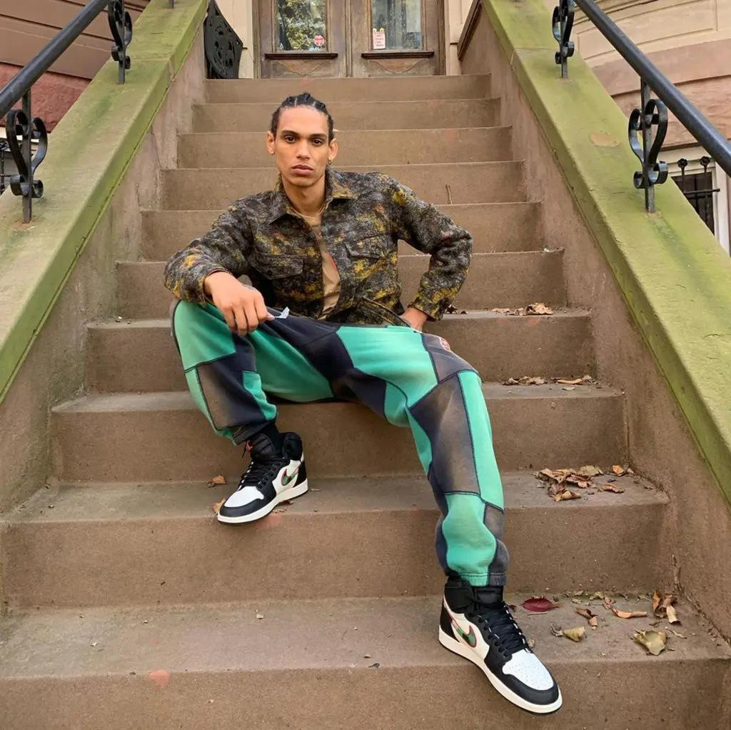 Thời gian gần đây, Andrew liên tục xuất hiện trên Instagram của Madonna. Thời gian gần đây, Andrew liên tục xuất hiện trên Instagram của Madonna.