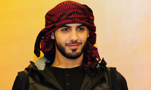 Omar đã lên tiếng giải thích về vụ việc gây hiểu lầm của mình từ đầu tháng 7 năm nay. Anh muốn được mọi người đánh giá qua công việc hơn là qua vẻ bề ngoài.