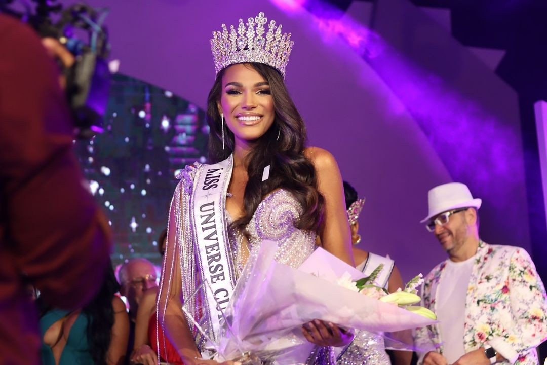 Ngày 25/5 đã diễn ra chung kết Hoa hậu Hoàn vũ Curacao 2024. Chung cuộc, người đẹp Kimberly de Boer đã đăng quang ngôi vị cao nhất. Cô đại diện Curacao tại cuộc thi Hoa hậu Hoàn vũ 2024 tổ chức ở Mexico.