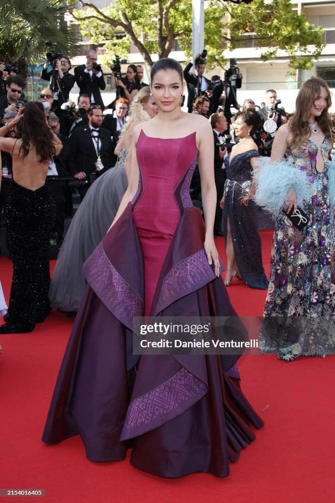 Thiết kế được đánh giá cầu kỳ, lộng lẫy nhưng vẫn mang đậm bản sắc văn hóa dân tộc của Thái Lan.