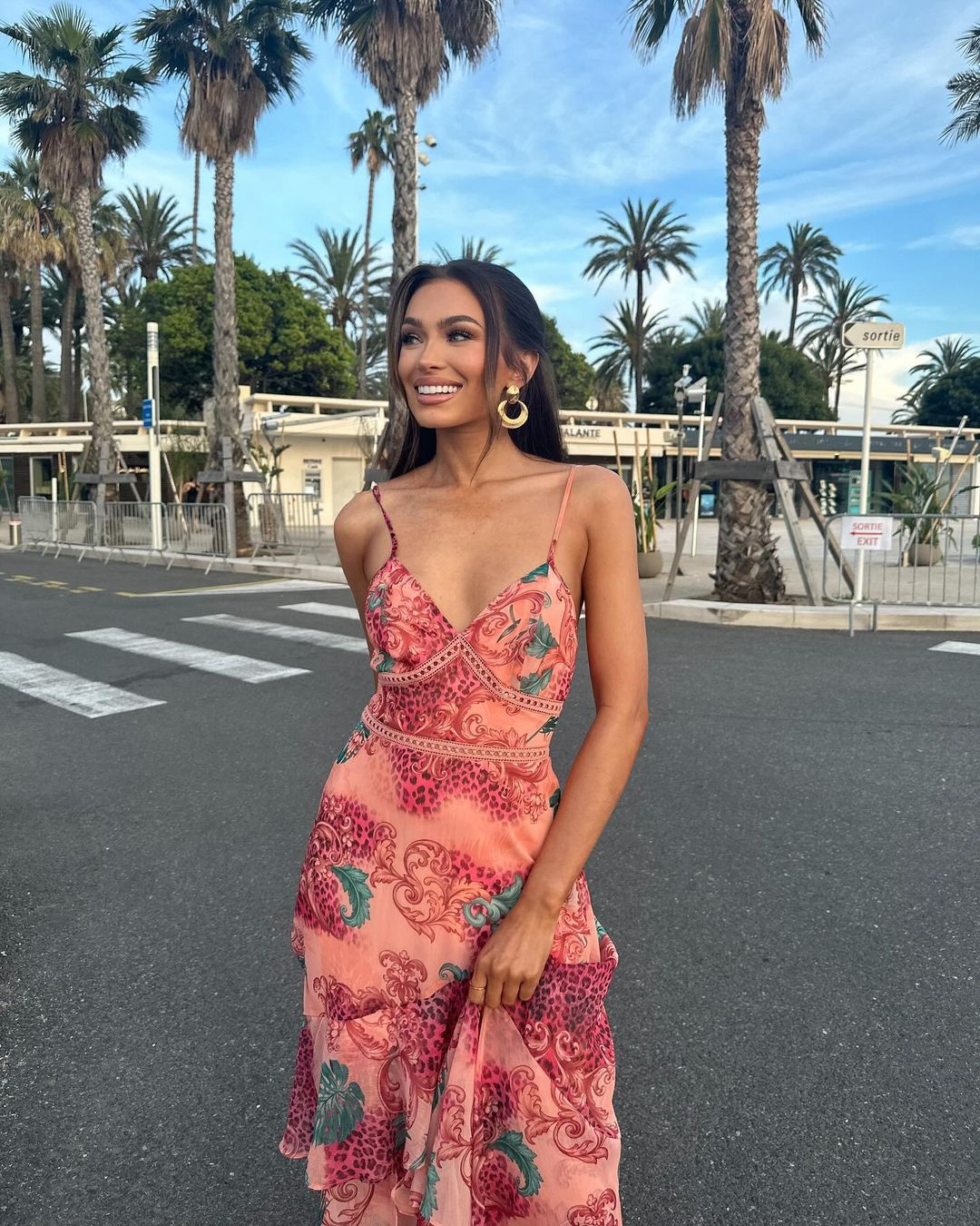Noelia Voigt trong các sự kiện bên lề tại Cannes.