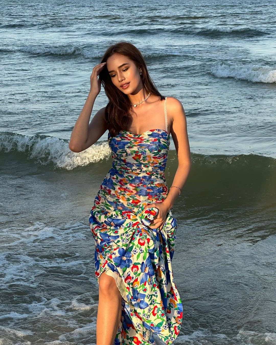 Cô hiện điều hành hoạt động kinh doanh khách sạn ở Phuket, quê hương của mình.