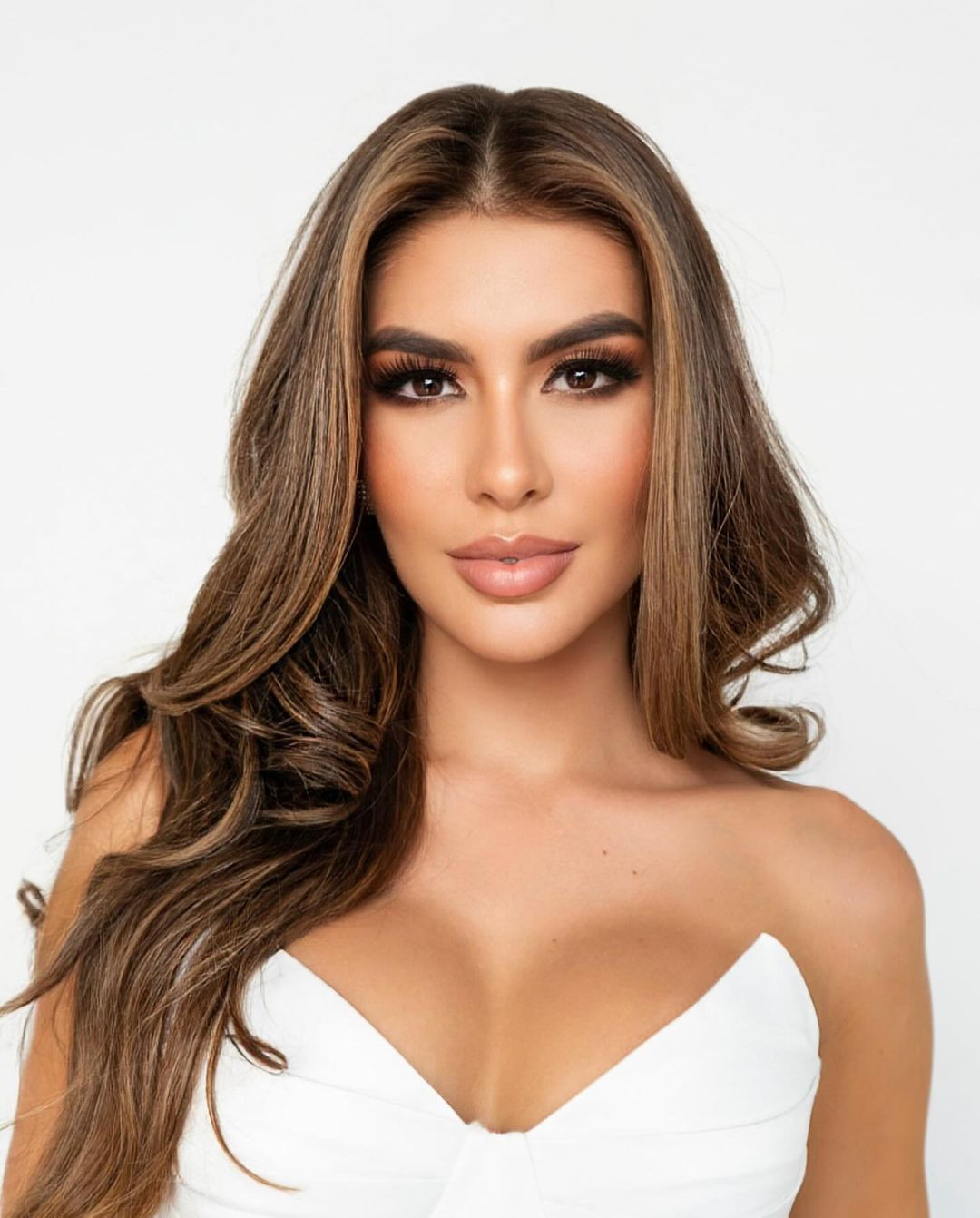 Người đẹp năm nay 26 tuổi, là ứng viên nổi bật, có kinh nghiệm thi sắc đẹp ấn tượng.