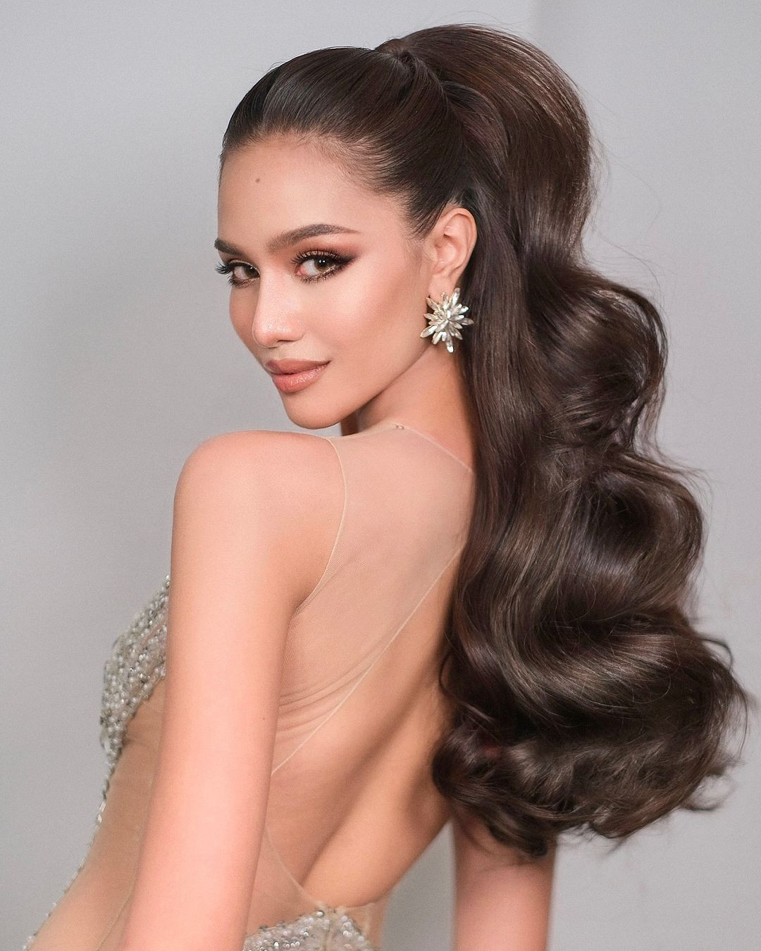 Quyết định tiếp tục theo đuổi giấc mơ hoàn vũ sau khi đã giành được giải á hậu của Opal Suchata được đánh giá là mạo hiểm. Tuy nhiên, vẫn có nhiều khán giả ủng hộ cô trên con đường mới.