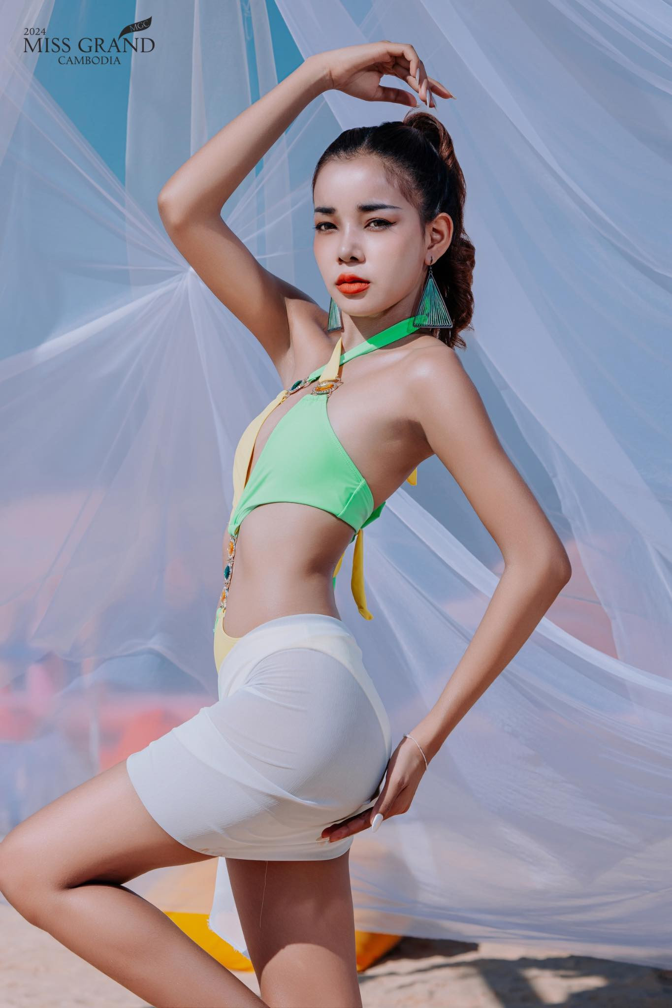 Mặt bằng thí sinh của cuộc thi Hoa hậu Hòa bình Campuchia 2024 không được đánh giá cao. Số lượng thí sinh có sắc vóc nổi trội không nhiều. Thậm chí, nhiều người đẹp bị chê bai có hình thể kém săn chắc, chiều cao hạn chế.