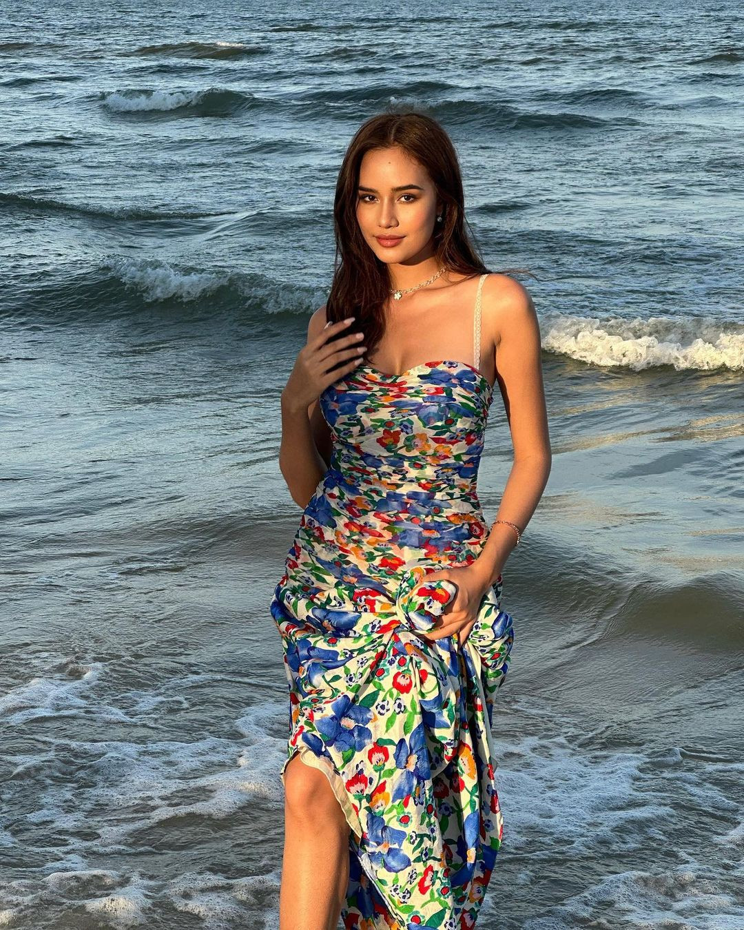 Cô hiện điều hành hoạt động kinh doanh khách sạn ở Phuket, quê hương của mình.