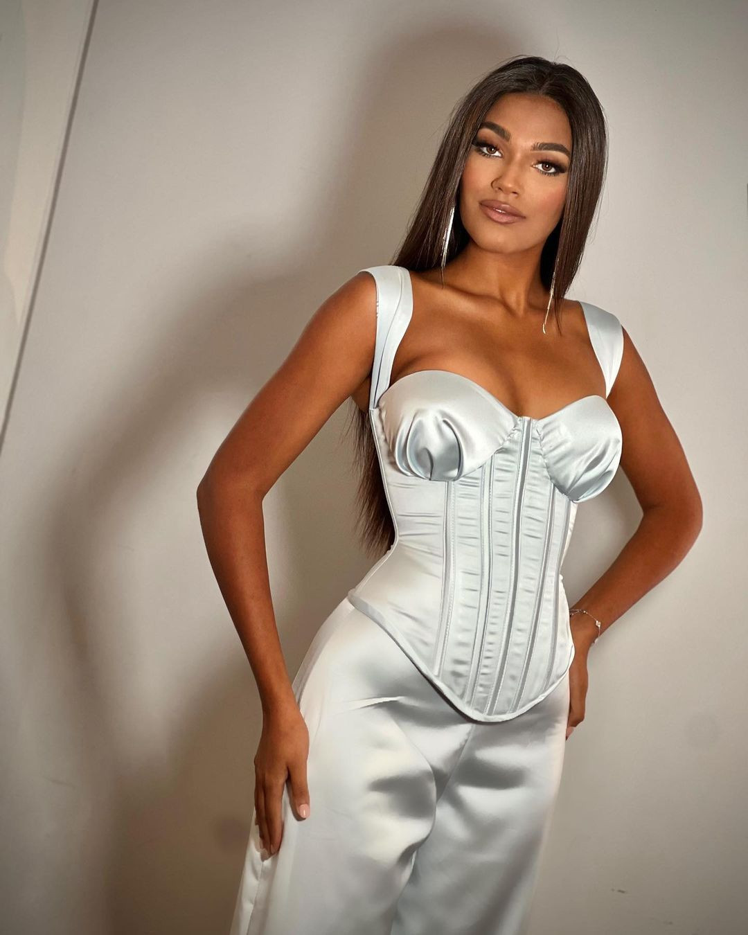 Curacao là dải sash chưa giành được nhiều thành tích tại sân chơi Hoa hậu Hoàn vũ. Tuy nhiên, quốc gia này thường gửi đến những đại diện ấn tượng cả về sắc vóc và kỹ năng.