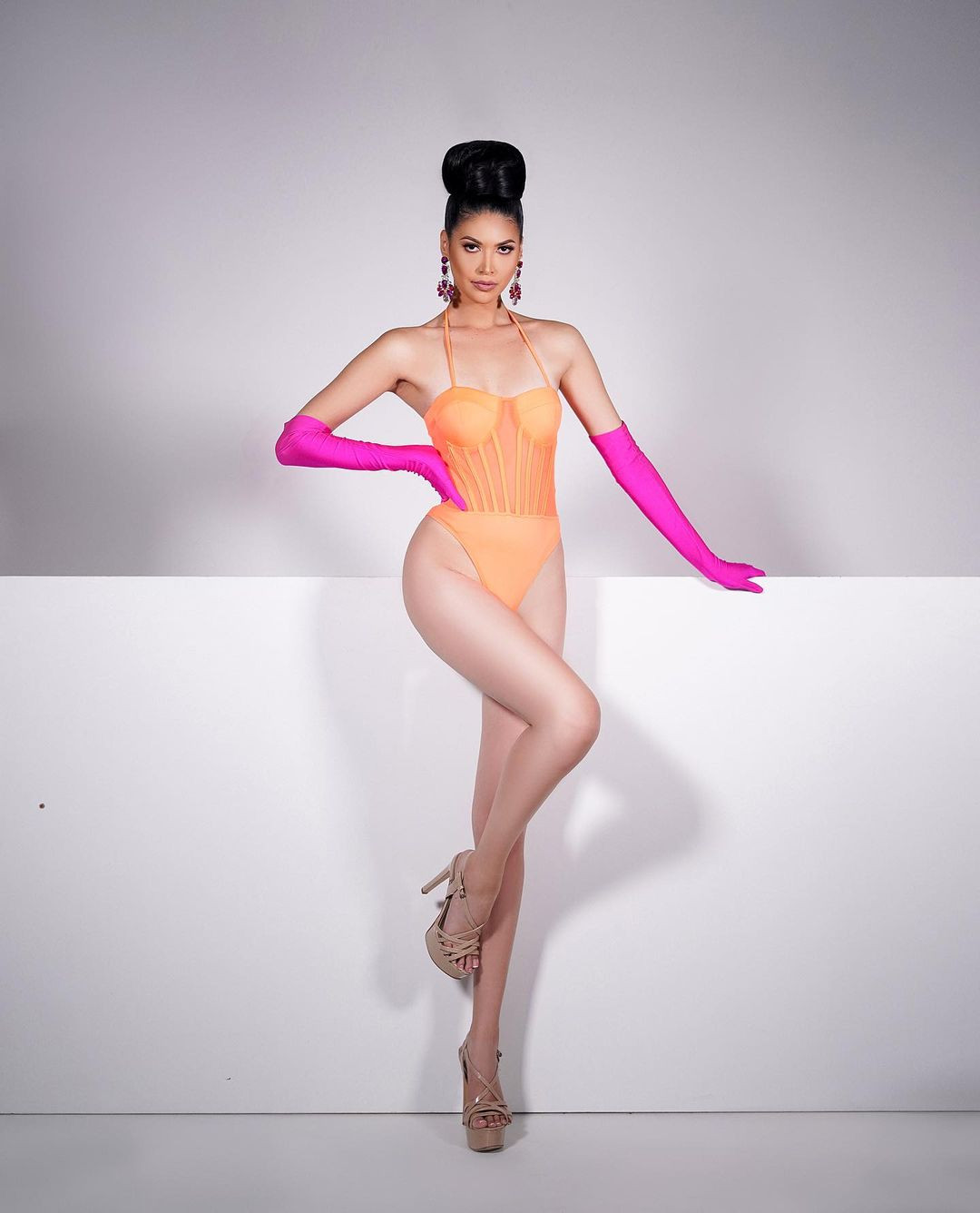 Năm ngoái đại diện Ecuador tại Hoa hậu Hòa bình Quốc tế 2023 tổ chức ở Việt Nam là người đẹp Andrea Ojeda Fernández nhưng không giành thành tích.