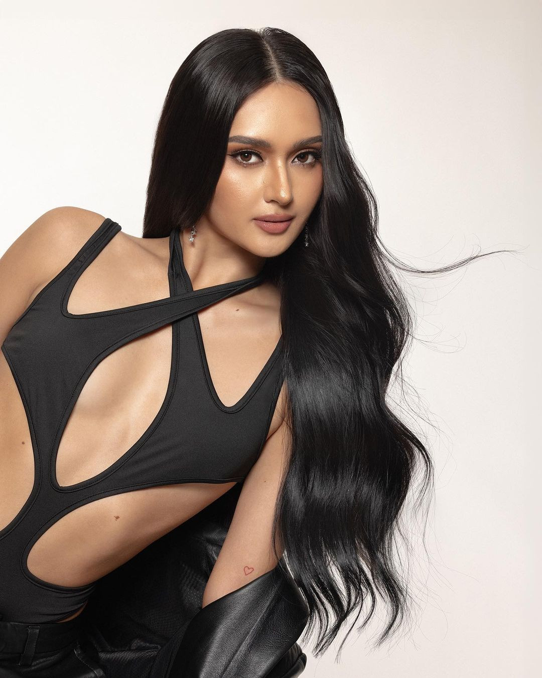 Ahtisa Manalo sau đó đại diện Philippines tham dự cuộc thi Hoa hậu Quốc tế 2028 tại Nhật Bản. Với ngoại hình ngọt ngào được đánh giá hợp với tiêu chí của cuộc thi Miss International, Ahtisa Manalo đã giành được vị trí Á hậu 1.