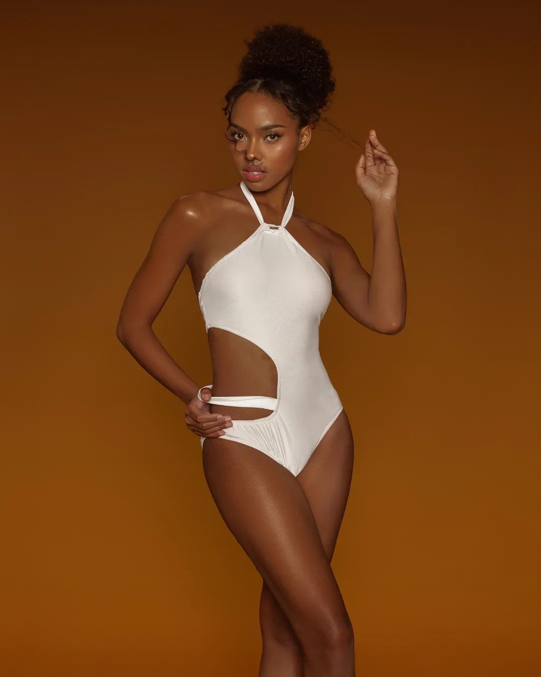 Ở phần thi ứng xử, Chelsea nhận được câu hỏi về vấn đề tiêu chuẩn sắc đẹp hiện đại. Người đẹp khẳng định không có tiêu chuẩn về sắc đẹp. Cô luôn tin tưởng vào bản thân, phấn đấu để tạo sức ảnh hưởng, truyền cảm hứng để những phụ nữ khác luôn cảm thấy tự tin và xinh xắn.