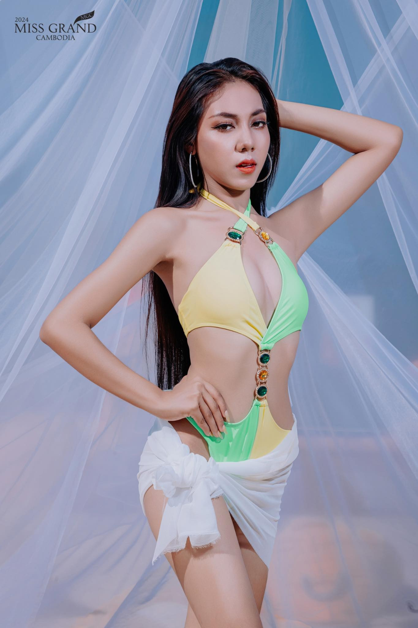 Năm ngoái, đại diện Campuchia tại cuộc thi Hoa hậu Hòa bình Quốc tế 2023 tổ chức ở Việt Nam là người đẹp Sreynor Phoem nhưng không giành thành tích.