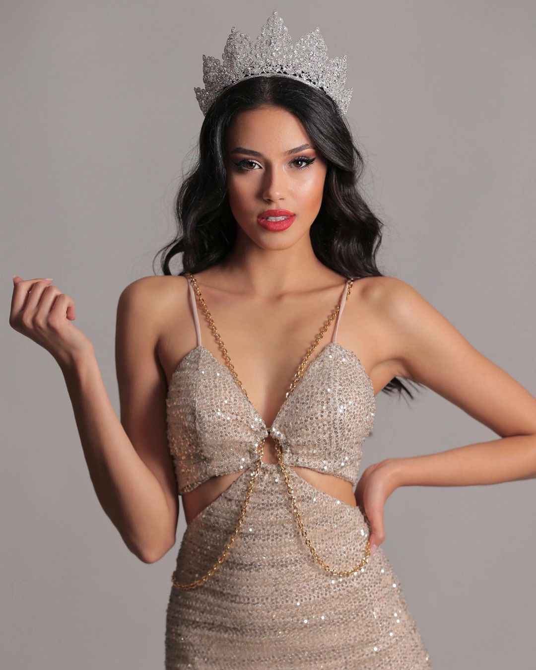 Đại diện Thổ Nhĩ Kỳ tại Hoa hậu Hoàn vũ 2022 - Aleyna Şirin. Đại diện Thổ Nhĩ Kỳ tại Hoa hậu Hoàn vũ 2022 - Aleyna Şirin.