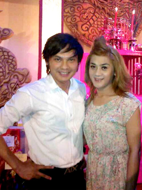 Bức hình chụp chung với nghệ sĩ cải lương Kim Tiểu Long