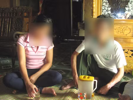 Từ ngày bị Thuận lừa, bố con Đ. không dám tiếp xúc với người lạ