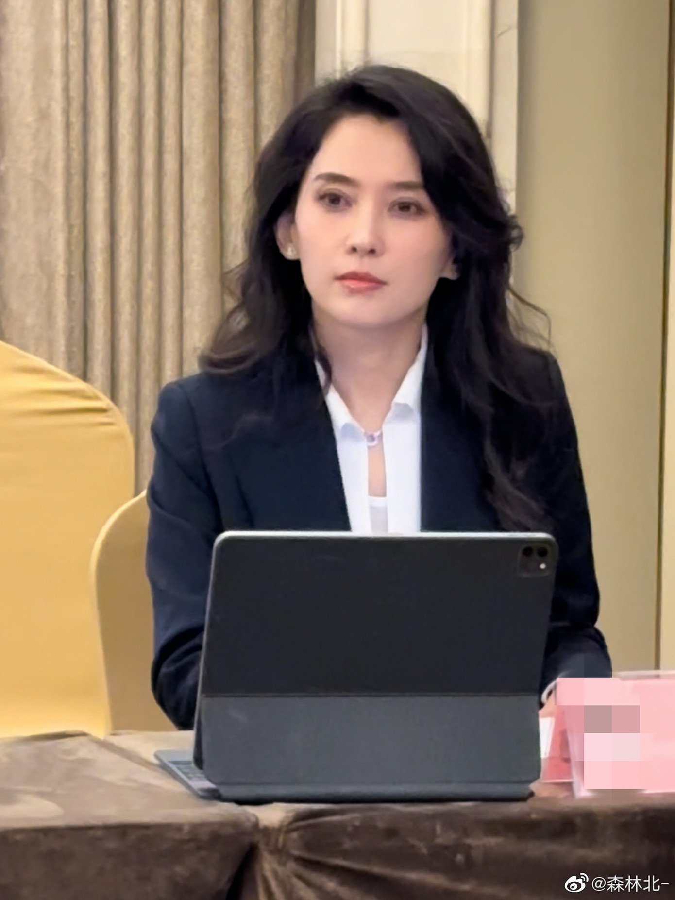 Cư dân mạng nghi ngờ Lý Kiều tự dàn dựng toàn bộ ồn ào để nổi tiếng. Ảnh: HK01.