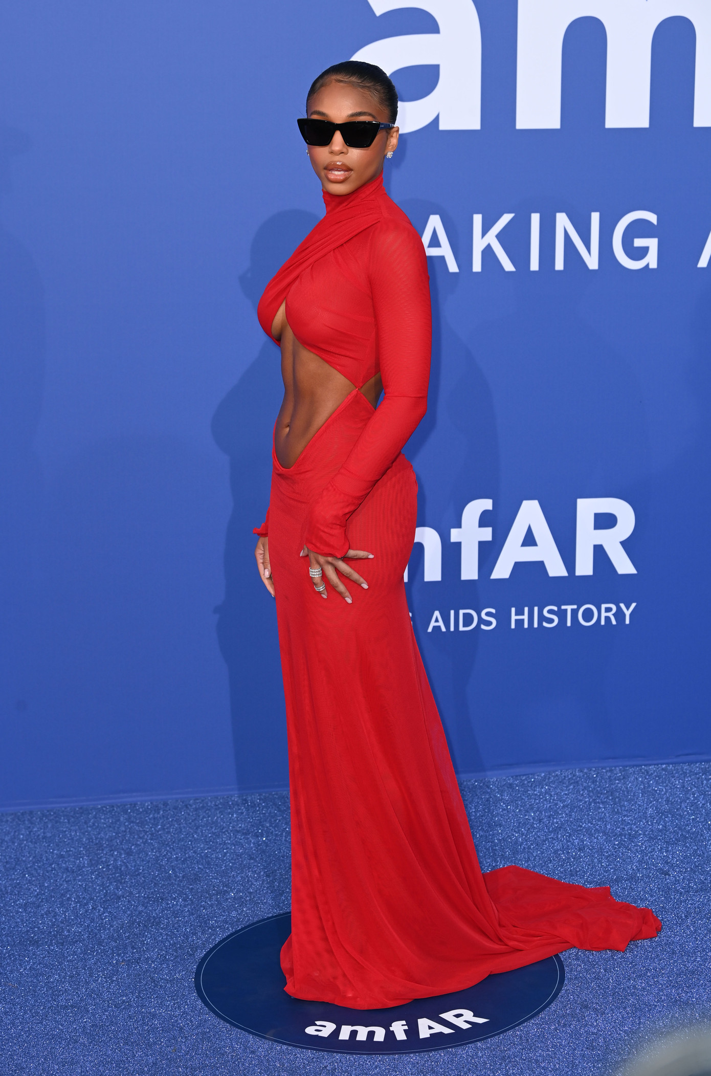 Lori Harvey cũng chọn chiếc váy khoét phần bụng và lưng khoe hình thể nóng bỏng. Ảnh: Getty Images.