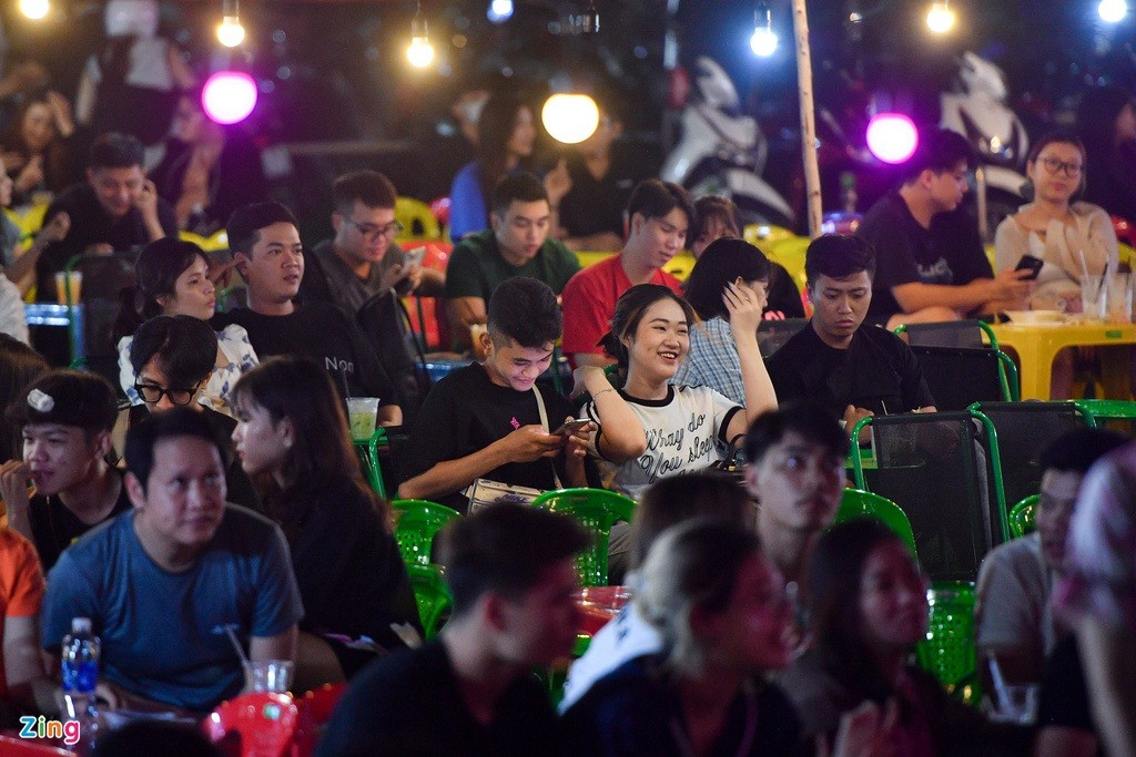 Địa điểm này nằm cuối một con hẻm trên đường Trần Não. Mặc dù khá khó tìm nhưng nhiều người vẫn đi theo chỉ dẫn các clip trên mạng xã hội để đến trải nghiệm.