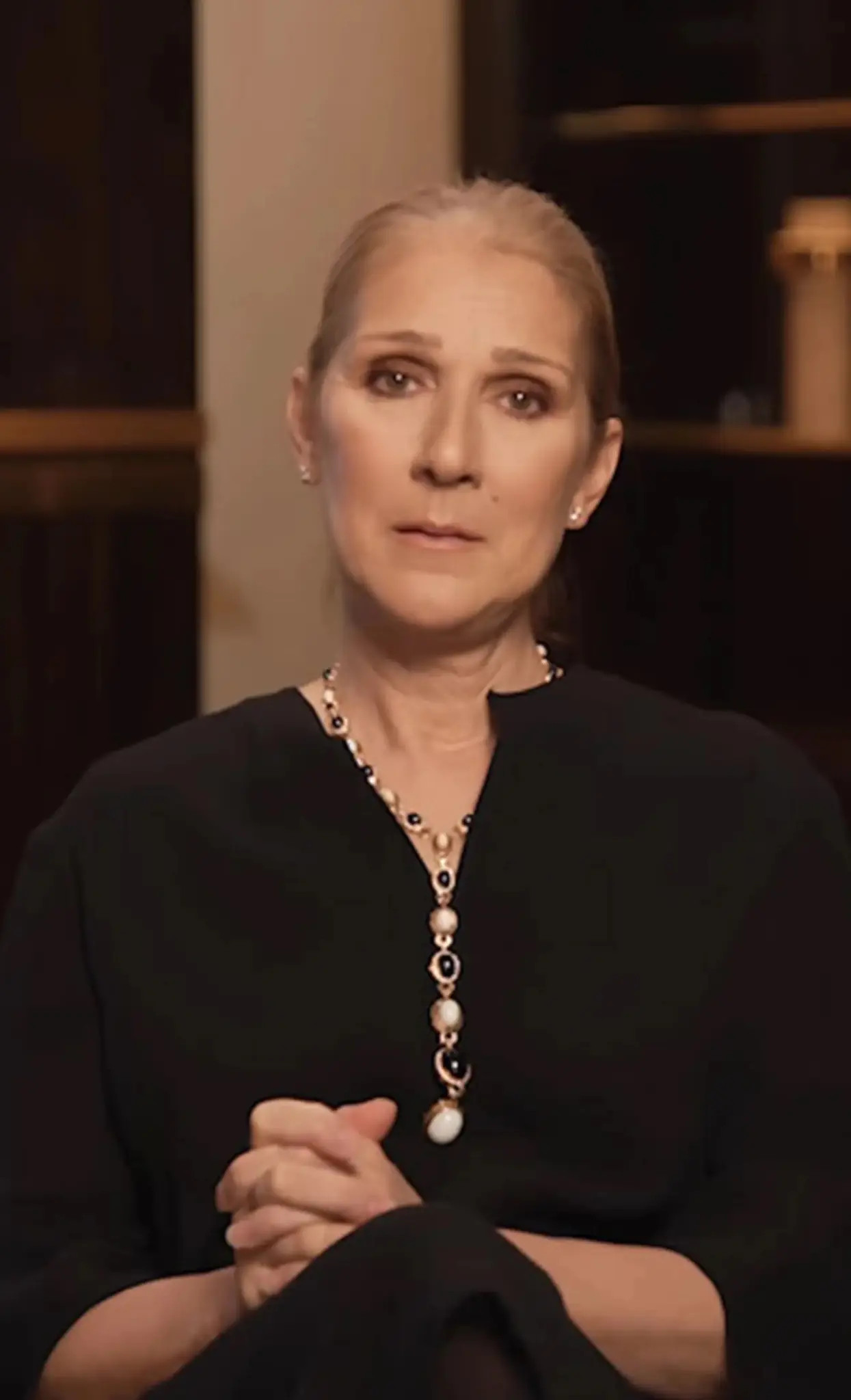 Celine Dion khóc trong video thông báo bệnh tình. Ảnh: IG.