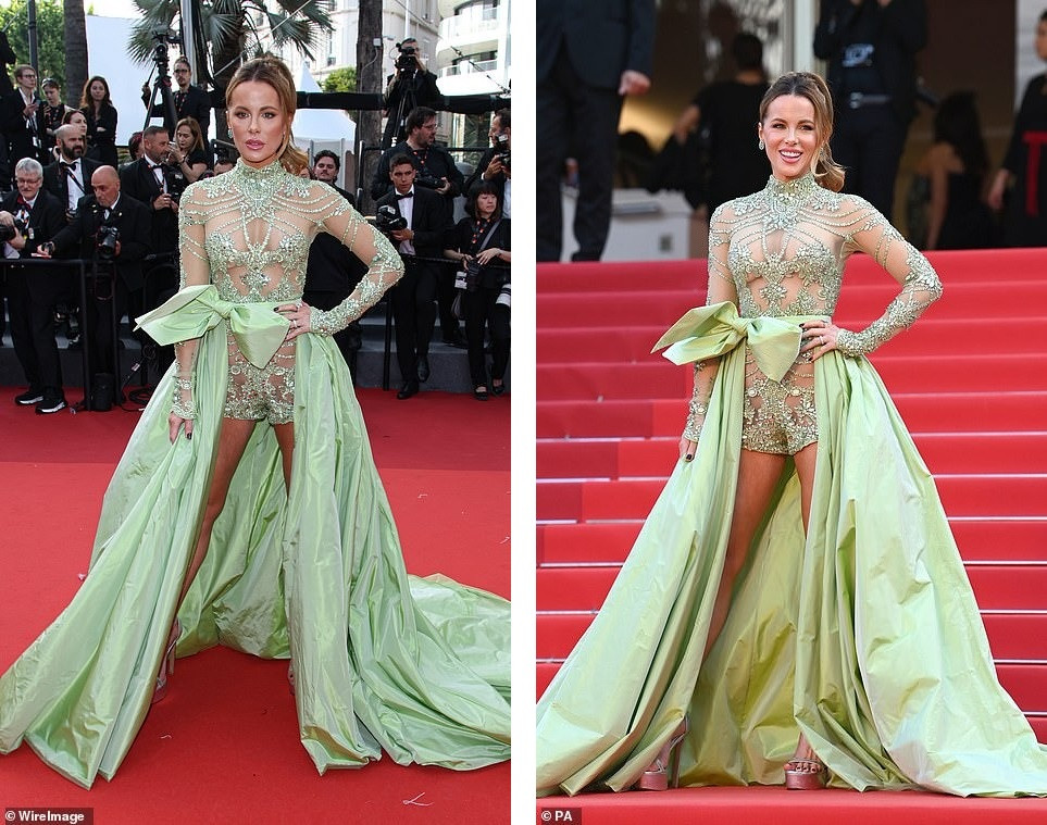 Trong khi đó, mỹ nhân Anh bằng tuổi, Kate Beckinsale, gây chú ý trong bộ bodysuit màu xanh lá cây xuyên thấu đính đá quý. Phần tà váy buộc quanh eo giúp bộ cánh thêm phần lộng lẫy. Ảnh: WireImage.