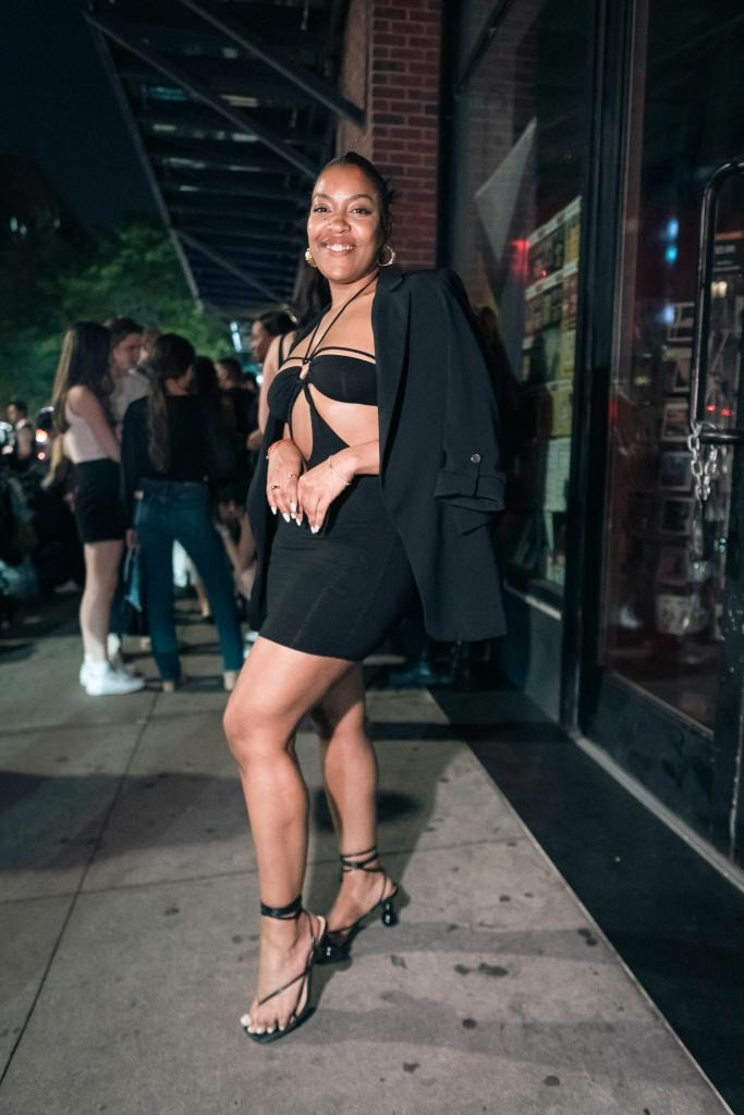 Jennifer Martinez tự tin diện váy cut-out táo bạo. Ảnh: Stefano Giovannini.