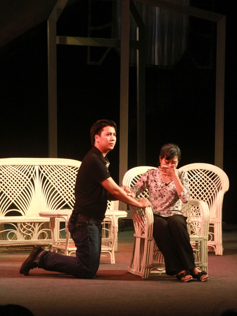 Nước mắt của người mẹ đã rơi khi phát hiện ra giới tình của đứa con trai độc nhất