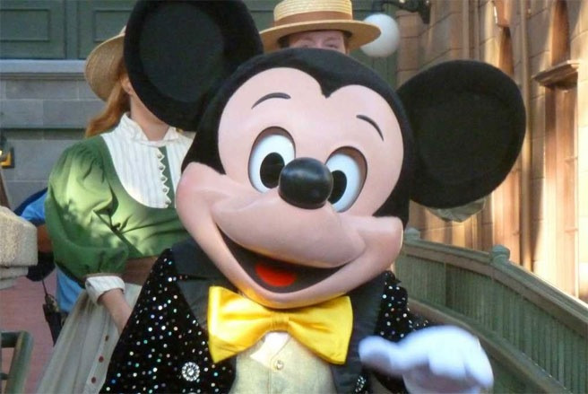 14. Disney Giá trị thương hiệu: 28,1 tỷ USD Xếp hạng năm 2012: 13 Thay đổi giá trị thương hiệu: +3% . 14. Disney Giá trị thương hiệu: 28,1 tỷ USD Xếp hạng năm 2012: 13 Thay đổi giá trị thương hiệu: +3%