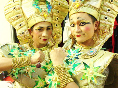 Đình Toàn (trái)