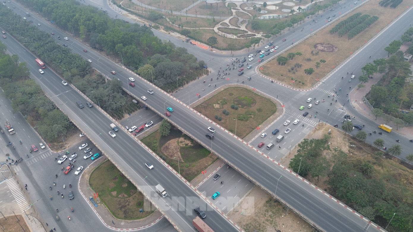 Dự án đường Lê Quang Đạo kéo dài có chiều dài 2,673km, vận tốc thiết kế 60km/h. Tổng mức đầu tư gần 750 tỷ đồng, do UBND quận Nam Từ Liêm làm chủ đầu tư. Hiện đoạn tuyến từ Đại lộ Thăng Long đến hết phạm vi nút giao với đường Đại Mỗ (khoảng 1,9km) đã thi công hoàn thành theo hồ sơ thiết kế được phê duyệt.