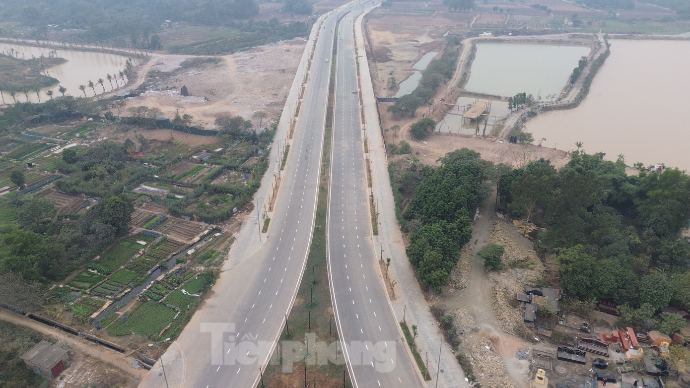 Sở GTVT Hà Nội vừa chấp thuận đưa vào khai thác tạm 2km đoạn tuyến thuộc dự án đường Lê Quang Đạo kéo dài để giảm ùn tắc giao thông. Sở GTVT đã đề xuất phương án sử dụng tạm đoạn tuyến này lên UBND thành phố Hà Nội. Dự kiến, ngày 21/1 tuyến đường này sẽ được thông xe tạm.