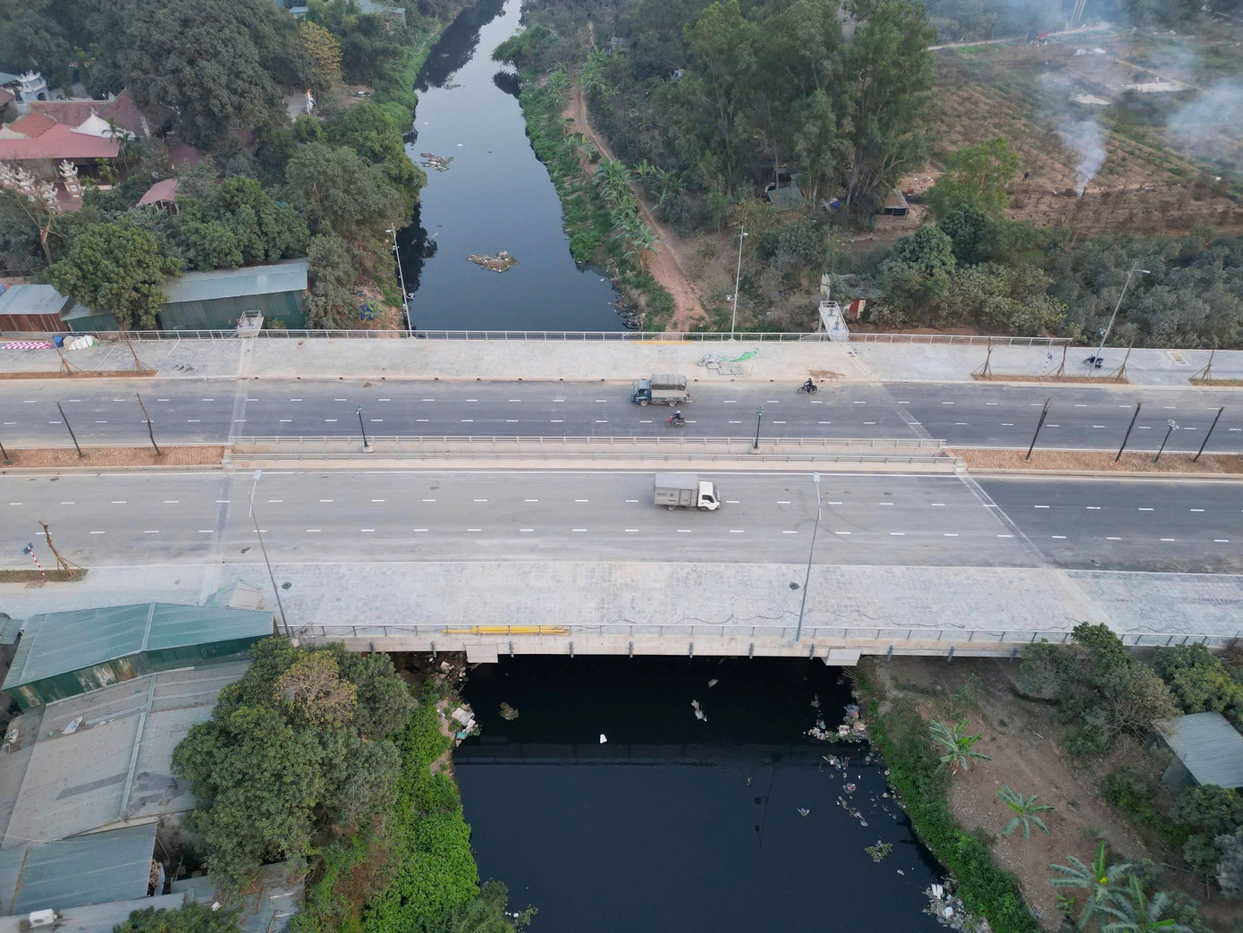 Một cây cầu trên đoạn tuyến.