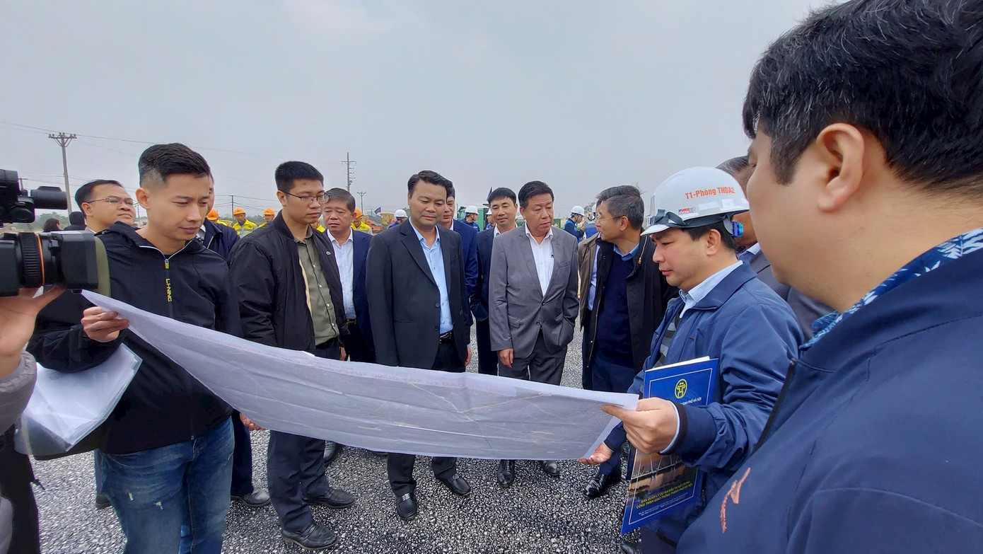 Phó Chủ tịch Hà Nội Dương Đức Tuấn cùng Đoàn công tác kiểm tra tiến độ dự án thành phần 2.1 ngày 24/1.