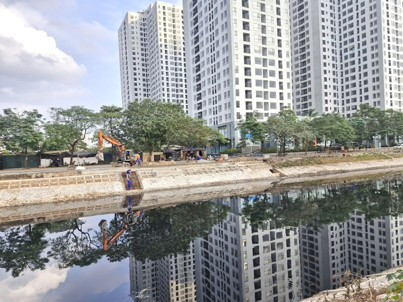 Được biết, sông Tô Lịch là một trong 4 con sông chảy qua nội đô thành phố và bị ô nhiễm nghiêm trọng. Tại buổi làm việc với Ban Thường vụ Thành ủy Hà Nội cuối năm 2024, Tổng Bí thư Tô Lâm dành nhiều thời gian nói về hai vấn đề rất quan trọng của thành phố là ô nhiễm môi trường và ùn tắc giao thông. Tổng Bí thư nhấn mạnh, nhiệm vụ trước mắt là xử lý ô nhiễm nguồn nước, đặc biệt là sông Tô Lịch.