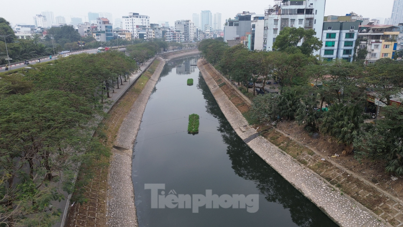 Văn phòng Chính phủ đang lấy ý kiến các Bộ: KH&amp;ĐT, Xây Dựng và TN&amp;MT về Chủ trương đầu tư xây dựng công trình khẩn cấp bổ cập nước từ sông Hồng vào sông Tô Lịch do UBND thành phố Hà Nội đề xuất. UBND thành phố Hà Nội cũng đã thống nhất phương án tuyến ống dẫn nước từ cống qua đê đi hướng đường Võ Chí Công đưa nước vào đầu sông Tô Lịch tại vị trí cống qua đường Hoàng Quốc Việt.