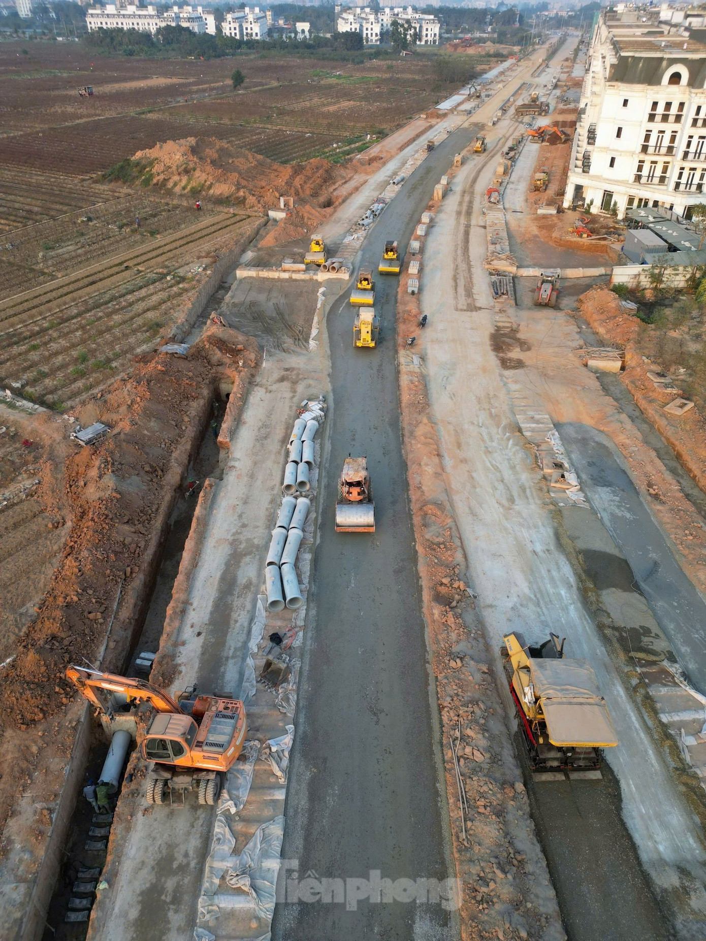 Nhà thầu tập trung nhân lực hoàn thiện các hạng mục còn lại.