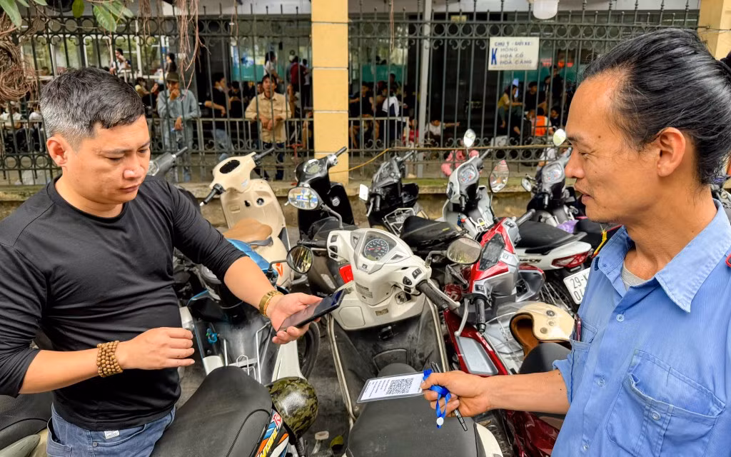 Hà Nội mở rộng thí điểm thanh toán giá dịch vụ trông giữ xe không sử dụng tiền mặt trên toàn thành phố Hà Nội mở rộng thí điểm thanh toán giá dịch vụ trông giữ xe không sử dụng tiền mặt trên toàn thành phố