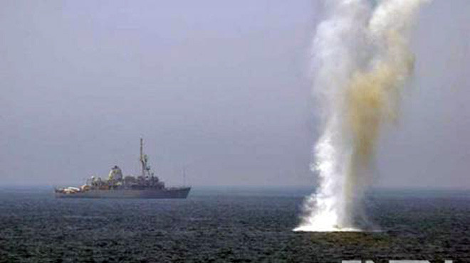 Nga nổ súng vào tàu cá Trung Quốc đánh bắt trái phép tại vùng đặc quyền kinh tế của Nga - Ảnh: CNTV