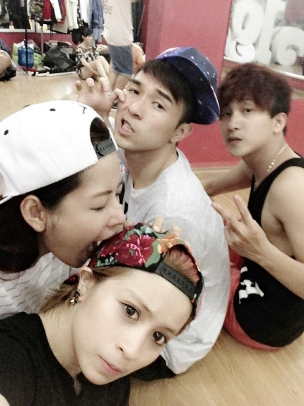 Cho đến hiện tại, mối quan hệ giữa Chi Pu và Gil Lê vẫn là dấu chẩm hỏi lớn, mặc dù liên tục phủ nhận nhưng cặp đôi này thường xuyên xuất hiện cùng nhau và dành cho nhau những cử chỉ thân thiên trước mặt bạn bè