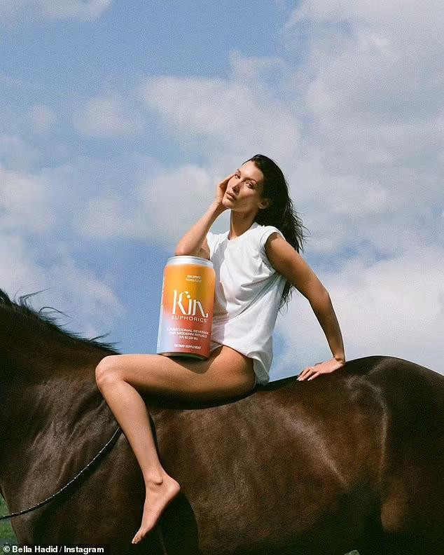 Người đẹp 9x mới đây thông báo trên Instagram cá nhân về việc cô chính thức trở thành đồng sáng lập, giám đốc điều hành cũng như đối tác của công ty đồ uống không cồn Kin Euphorics.