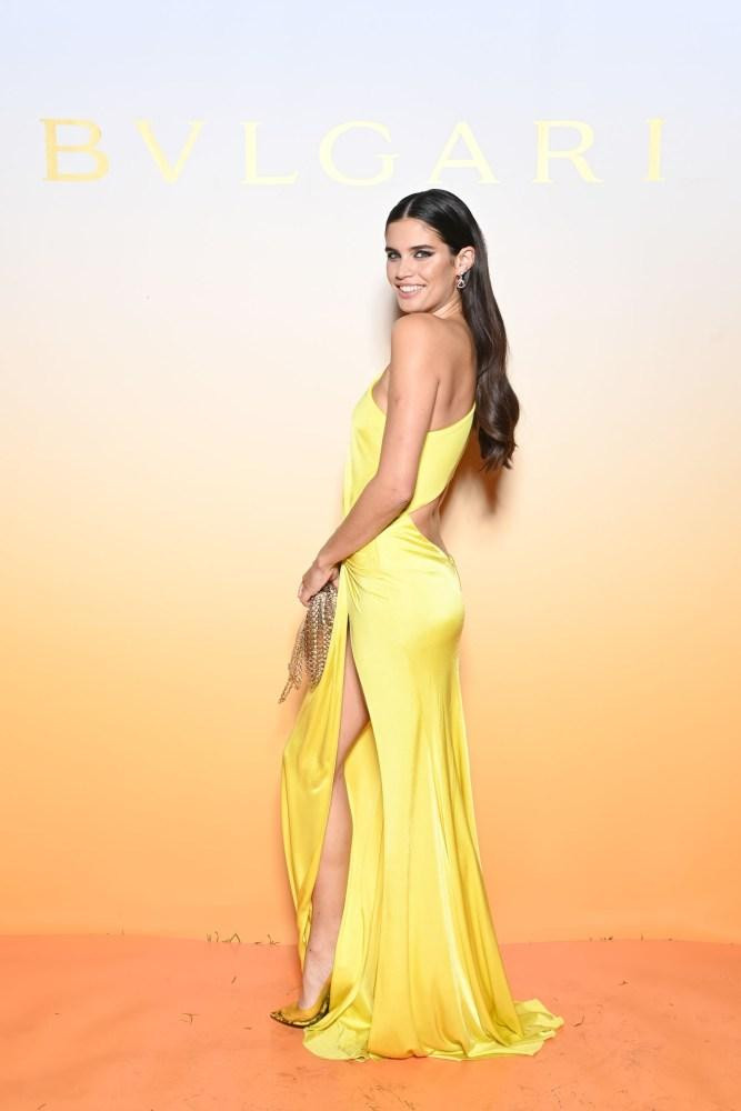 Sara Sampaio sở hữu vóc dáng lý tưởng với chiều cao 1m72, các số đo 81-60-87 (cm). Cô hiện là 1 trong 16 "thiên thần nội y" của Victoria's Secret.