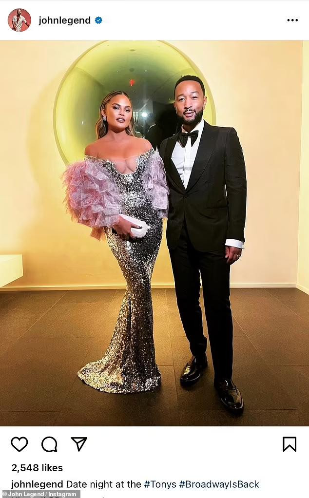 John Legend cũng chia sẻ hình ảnh cặp đôi đi sự kiện lên Instagram cá nhân có 13,9 triệu người hâm mộ với chú thích đầy tình tứ: Hẹn hò buổi tối ở Lễ trao giải kịch nghệ Tony. John Legend cũng chia sẻ hình ảnh cặp đôi đi sự kiện lên Instagram cá nhân có 13,9 triệu người hâm mộ với chú thích đầy tình tứ: Hẹn hò buổi tối ở Lễ trao giải kịch nghệ Tony.