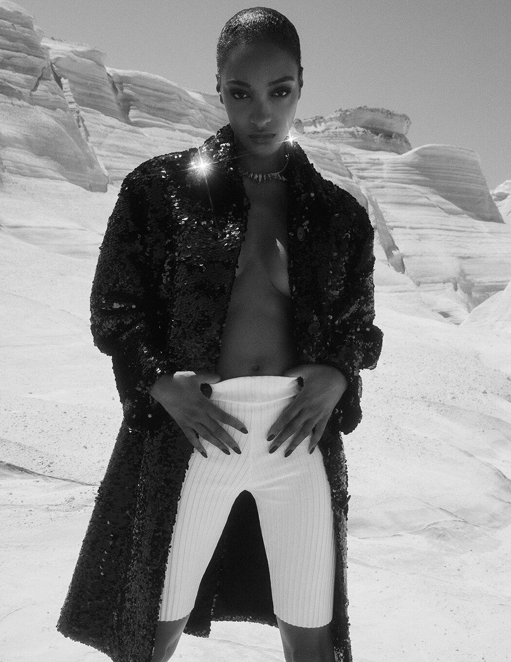 Jourdan Dunn để ngực trần cực nóng bỏng, gương mặt lạnh lùng đầy cuốn hút. Jourdan Dunn để ngực trần cực nóng bỏng, gương mặt lạnh lùng đầy cuốn hút.