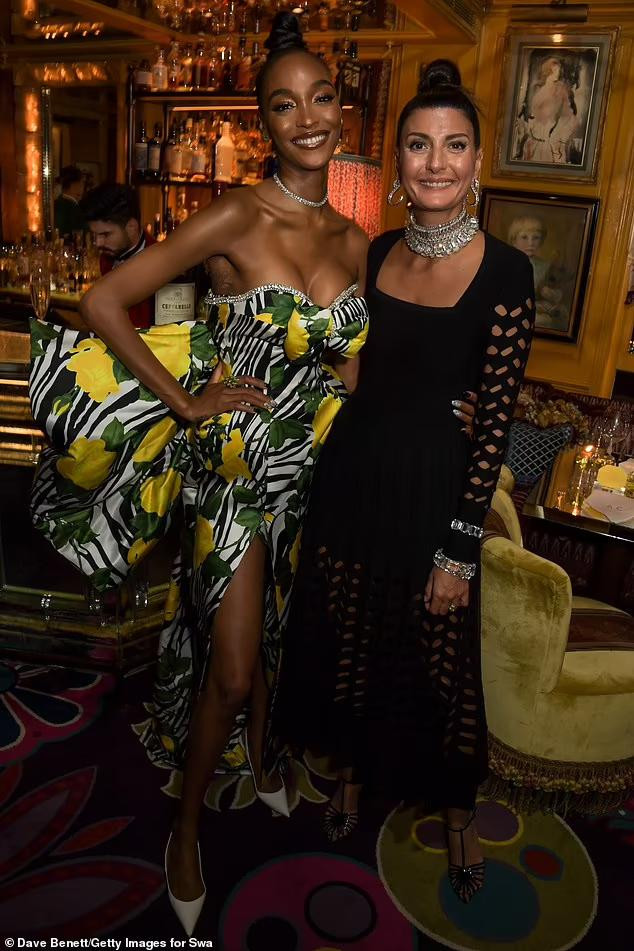 Jourdan Dunn chung khung hình bên Giovanna Battaglia - biên tập viên nổi tiếng của tờ Vogue Italy và tạp chí W.