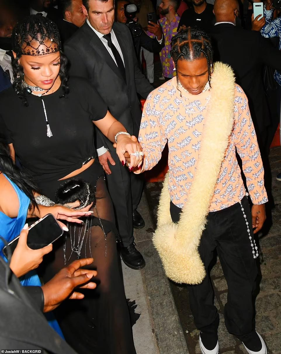 Rihanna và bạn trai ASAP Rocky tại sự kiện.