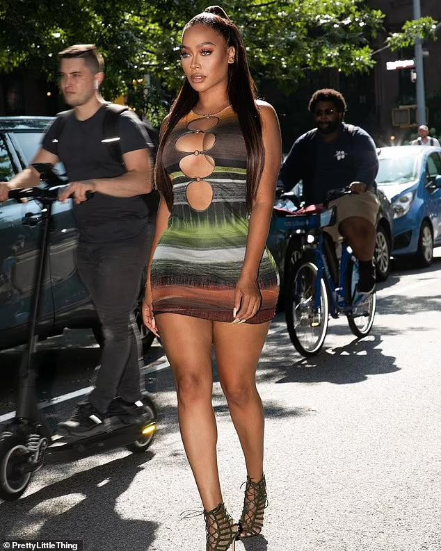 La La Anthony nổi lên khi làm host của chương trình Total Request Live ở một đài phát thanh tại Los Angeles (Mỹ). La La Anthony nổi lên khi làm host của chương trình Total Request Live ở một đài phát thanh tại Los Angeles (Mỹ).