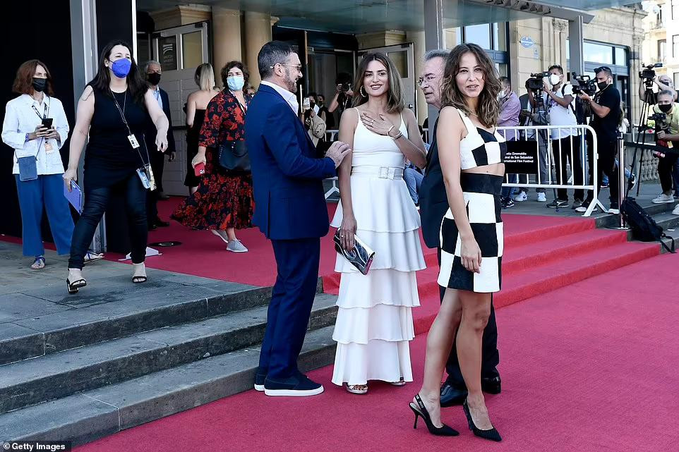 Trước đó, mối tình ồn ào nhất của cô là với tài tử Tom Cruise sau khi cả hai cùng đóng phim "Vanilla Sky" (2001).