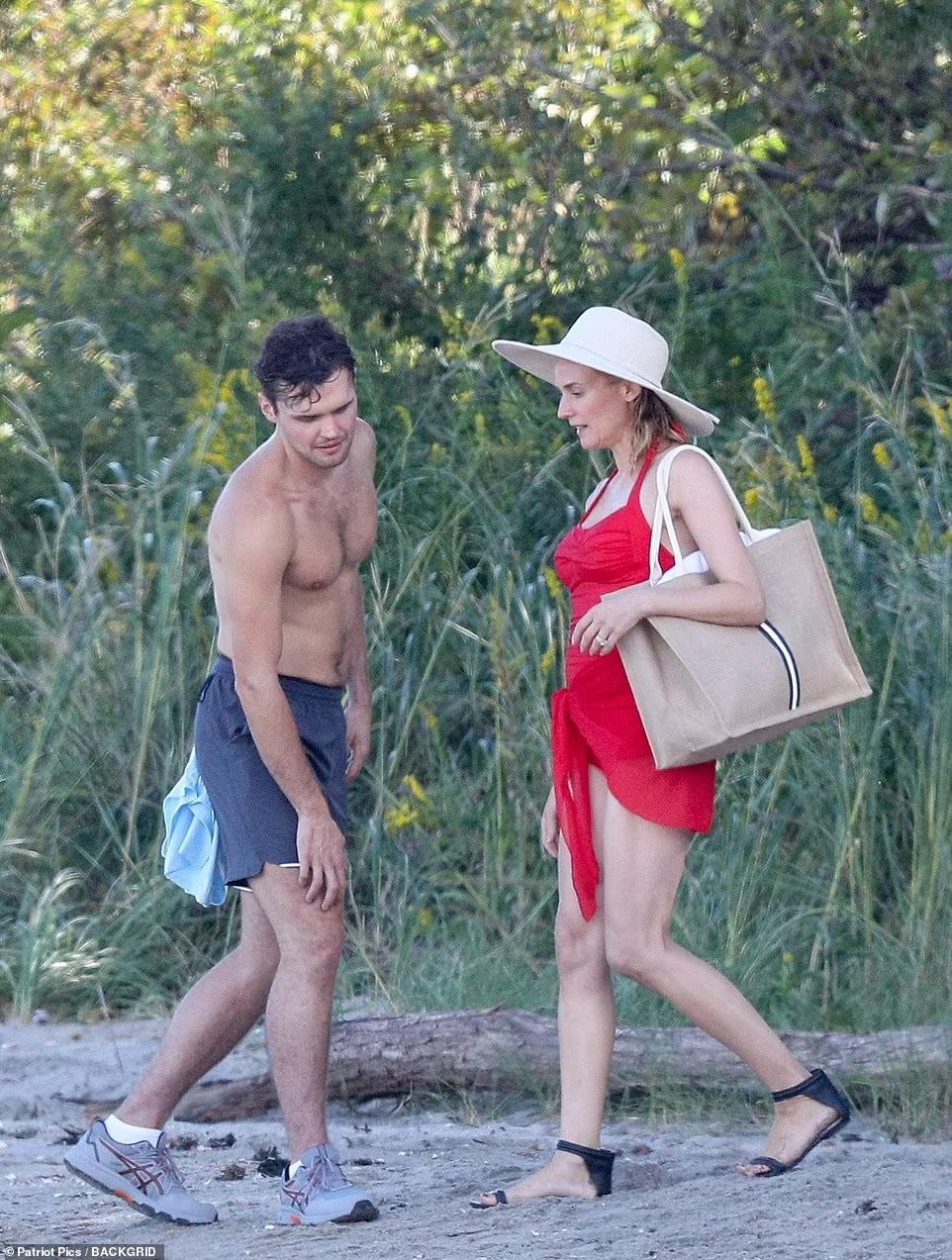 Sau 4 năm hẹn hò, cô và Norman Reedus được cho là đã đính hôn vào tháng 8 vừa qua nhưng cả hai hiện vẫn chưa lên tiếng. Trước đó, nam diễn viên gạo cội đã có một con trai 21 tuổi với siêu mẫu Helena Christensen.