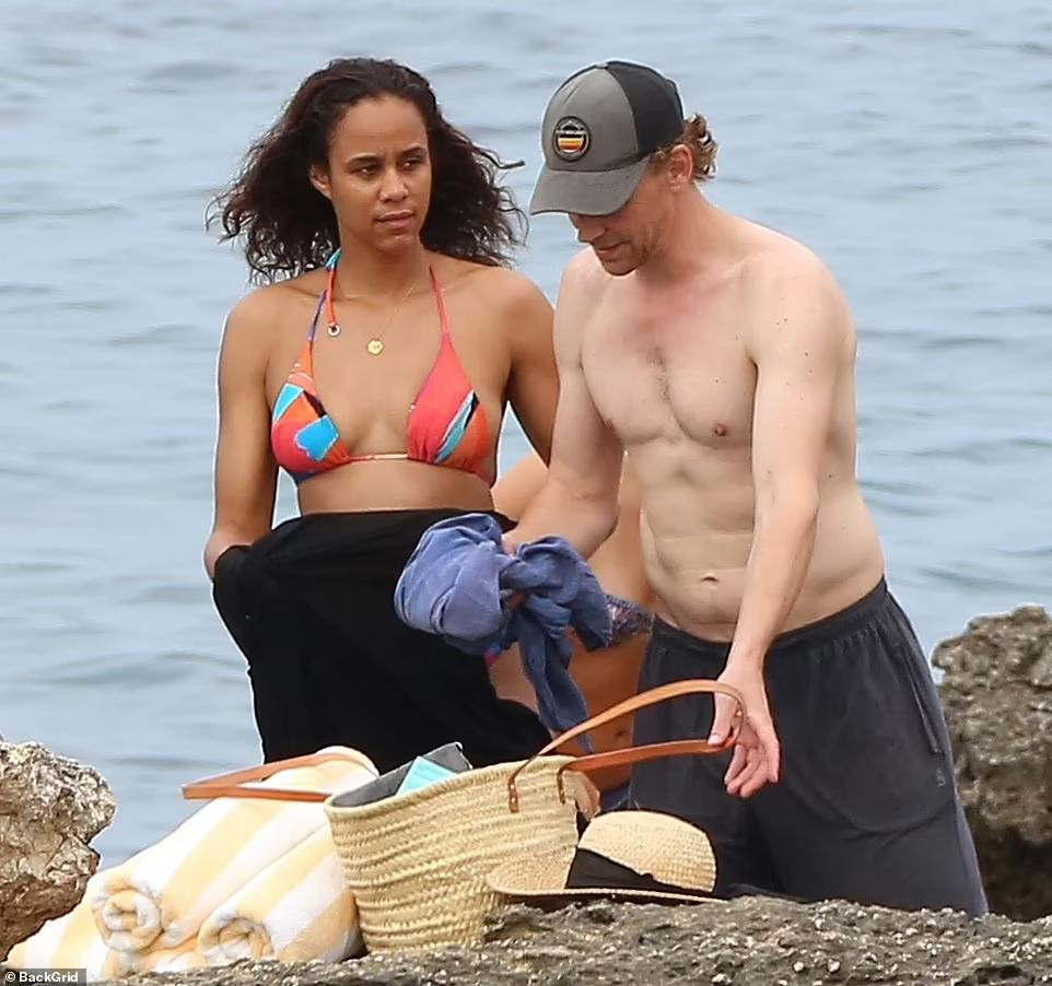 Bạn gái tài tử sinh năm 1981 kém anh 3 tuổi, là nữ diễn viên, biên kịch kiêm đạo diễn người Anh. Bạn gái tài tử sinh năm 1981 kém anh 3 tuổi, là nữ diễn viên, biên kịch kiêm đạo diễn người Anh.